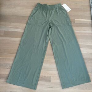 NWT Lululemon Swift Wide-leg Mid Rise Pant